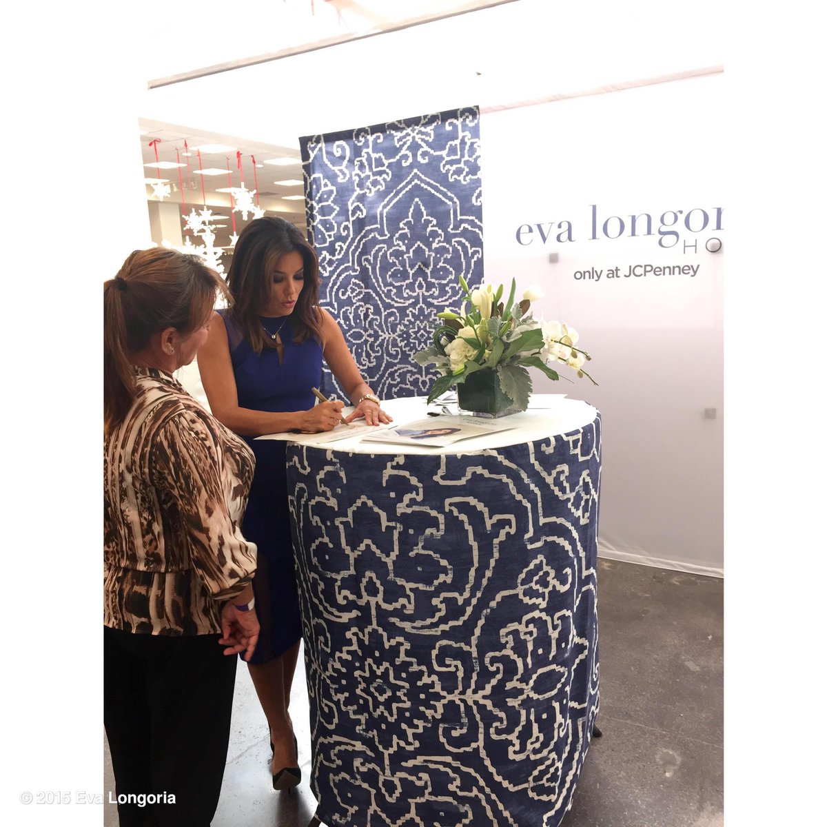 Signing autographs @JCPenney @ShopNorthStar! #EvaHomeJCP http://t.co/0sgypIPGoU