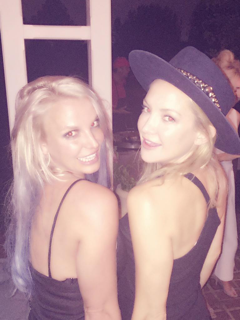 Two blondes... Too much fun. ???? Loved hanging with you last night #KateHudson! ❤️ http://t.co/0Df199TVa2