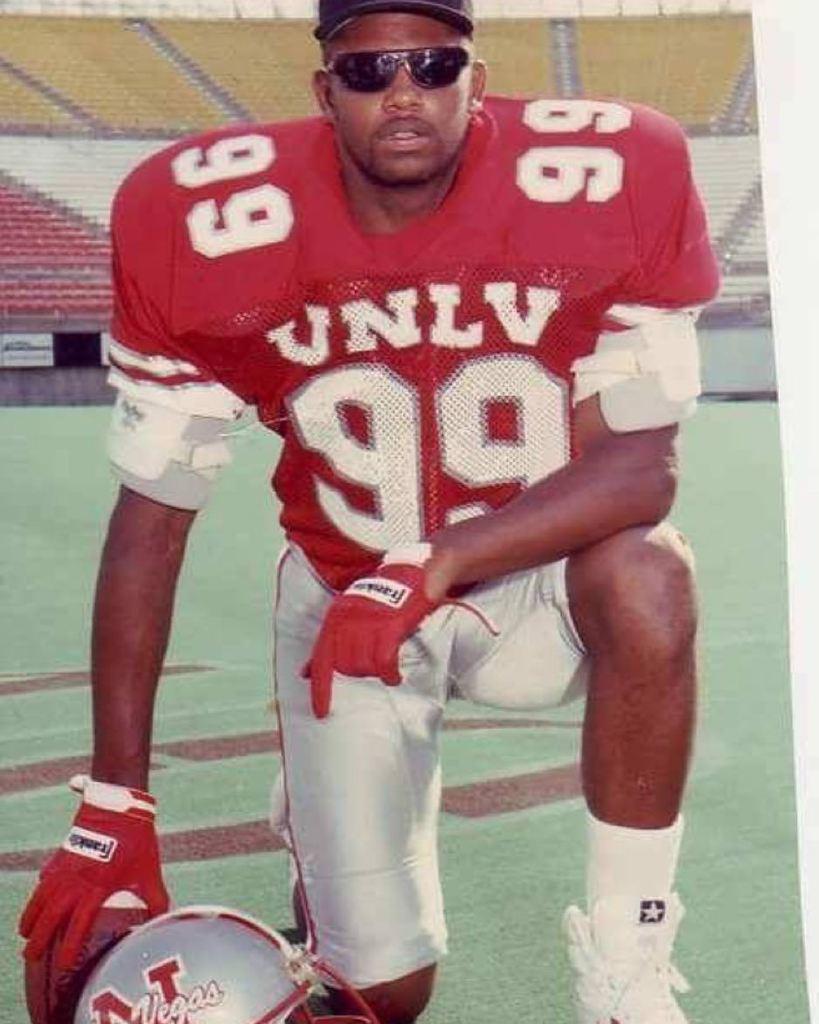 My cuzn. Rbx. Before death row. When I couldn't fuck with him on the mic.  Hahahahahah !!!… http://t.co/u1cSvBK8sf http://t.co/uEAtymjtOI