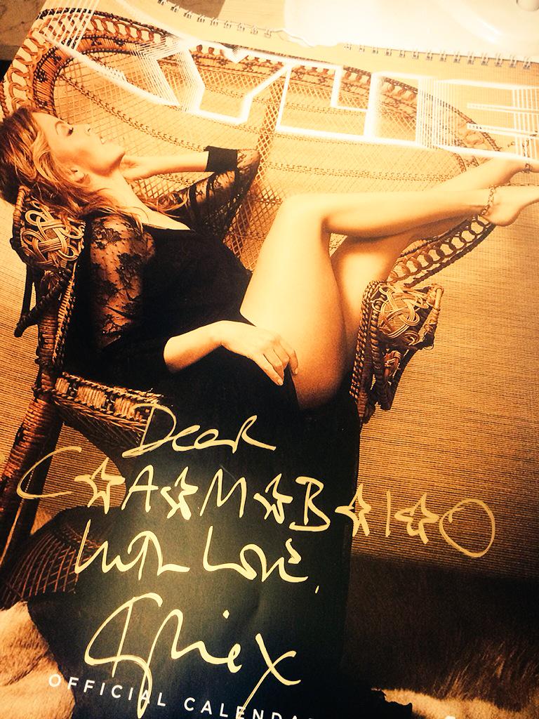 RT @CambiodTercio: Muchas gracias guapa @kylieminogue 
Look what we had on the post today #officialcalendar http://t.co/J0ErMukxZD