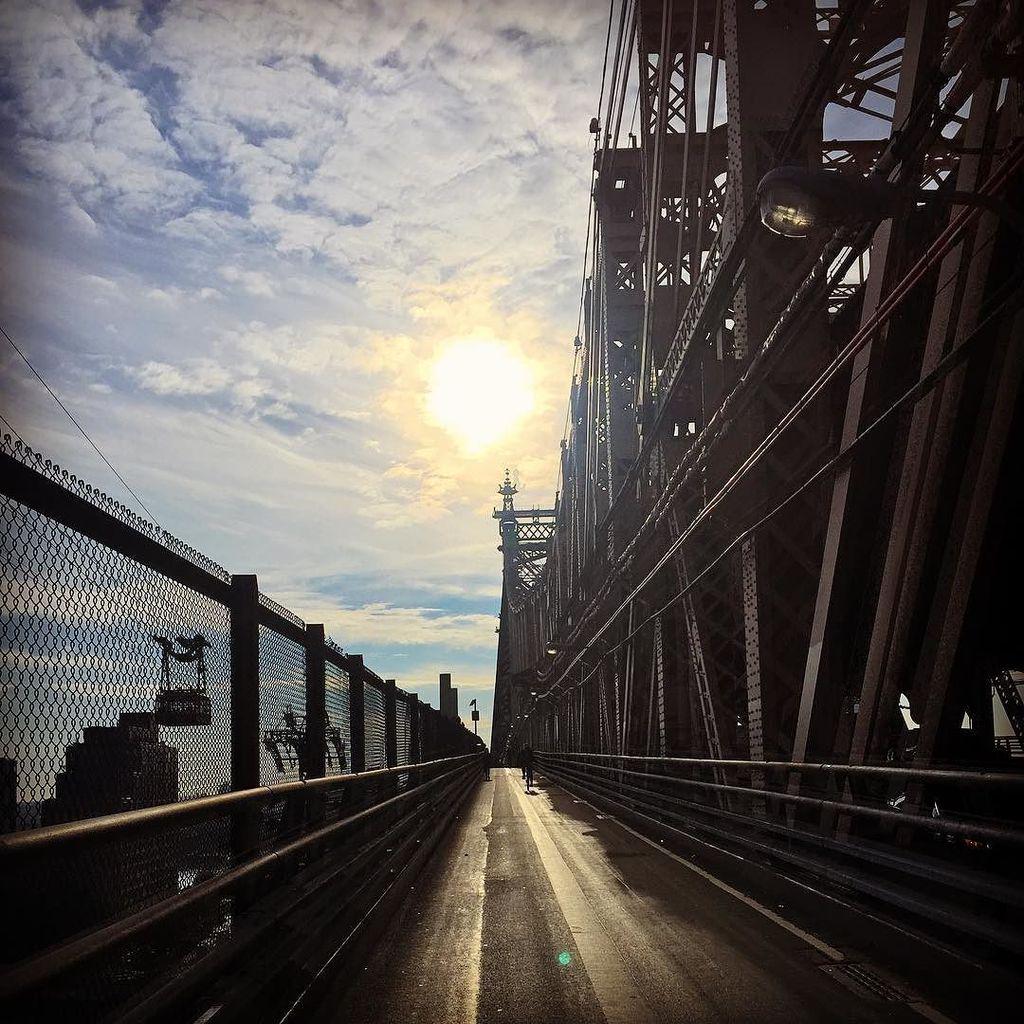 Had an amazing run today #nyc #queens #bridge. Sending ???????? #love and #light to everyone #ne… http://t.co/ZKPkKl7UXF http://t.co/4r1ErxuHCR