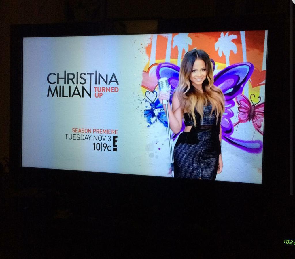 LA!! #cmtu is on now! Catch the special sneak preview.  #TurnupTuesday http://t.co/Iq5RSJihiH