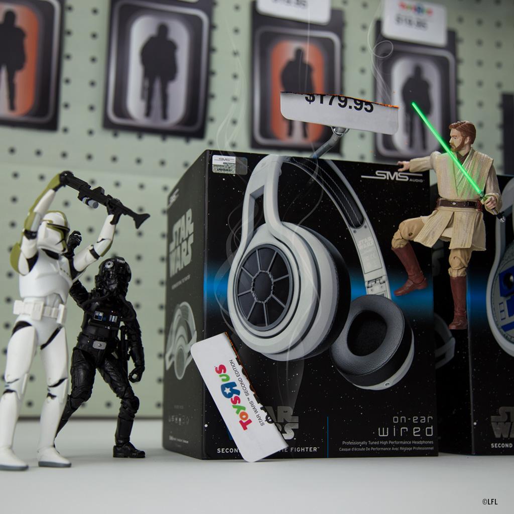 Check this out @toysrus got the Exclusive PRICE DROP Get the @smsaudio #STARWARS now - http://t.co/0Ny3jDyJnP http://t.co/taj1jEFG14