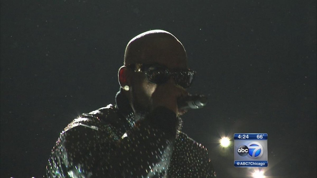 RT @ABC7Chicago: R. Kelly holds concert to help Chicago teacher, his 'biggest influence' http://t.co/QygQwtgpwi http://t.co/J88h0OKTmg