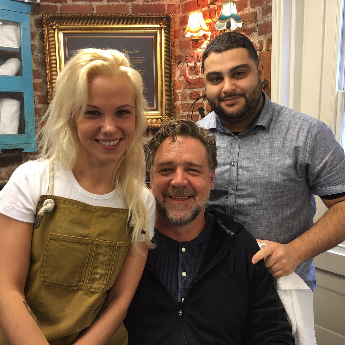 RT @Teds_Grooming: Look who's dropped by Ted's Mayfair Grooming Room! A pleasure to take care of @russellcrowe http://t.co/p3AIQrMzLy