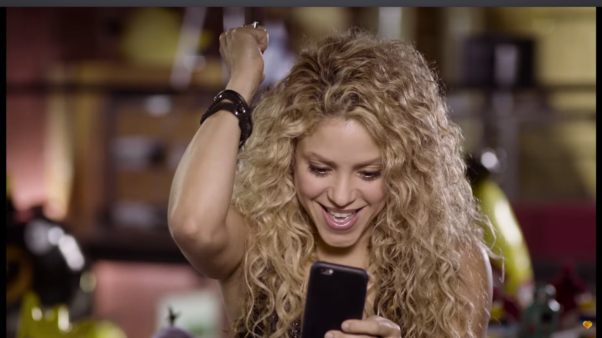 RT @AngryBirds: Totally hooked on @Rovio and @shakira's new #LoveRocks!
Download: http://t.co/Z8xaeSZRX2 http://t.co/fRSifPdrAg