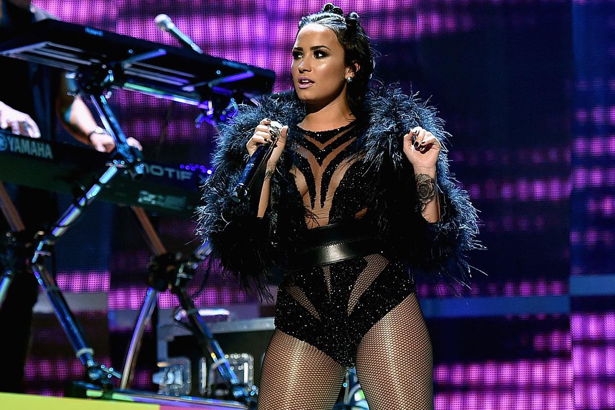 RT @OnAirWithRyan: Watch: @DDLovato performs her new single 