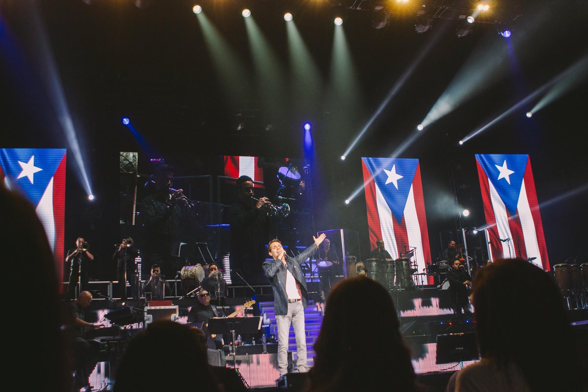 #HOUSTON ¡fue una noche maravillosa! ¡Gracias! ¡Los quiero! #Texas #UNIDO2 #Gira2015 Fotos: http://t.co/O9zUMU5Anm http://t.co/UHamKyodtW