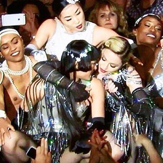 Girls Just Wanna have fun! And we did!!????????????????‼️thank you Portland!! ❤️ #rebelheartour http://t.co/xXNkCJ7mSO