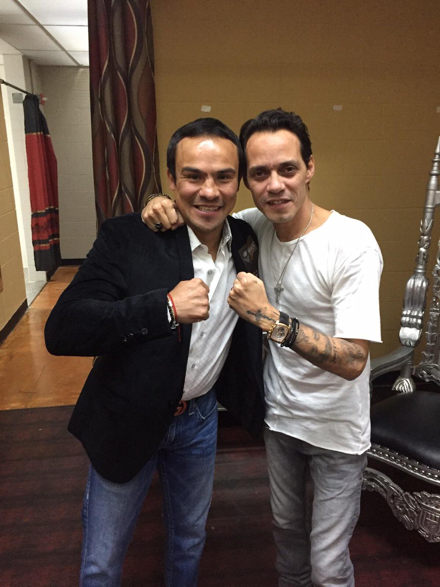 Check out who came to see me tonight. @jmmarquez_1, one of the greatest Mexican fighters of all time! #McAllen Texas http://t.co/BpiNXcgNC2