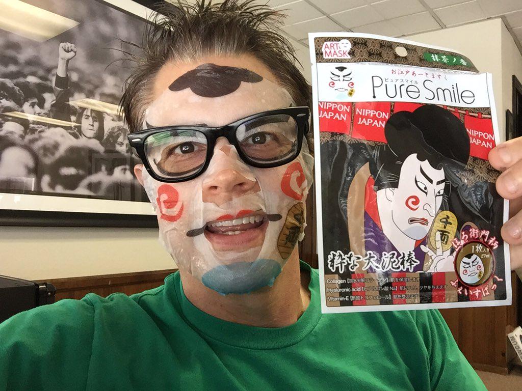 Domo arrigato to my friend Azumi-san for bringing me this collagen mask from Nihon!! ???????????????????? https://t.co/wcT4aeSUqQ