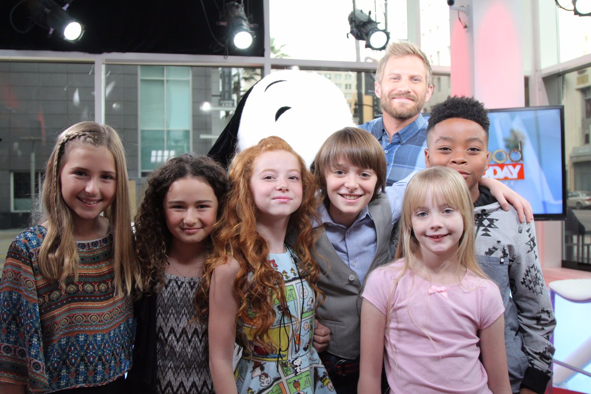 RT @OfficialHTL: Tune in to learn a cool dance from the cast of the @PeanutsMovie & to play 