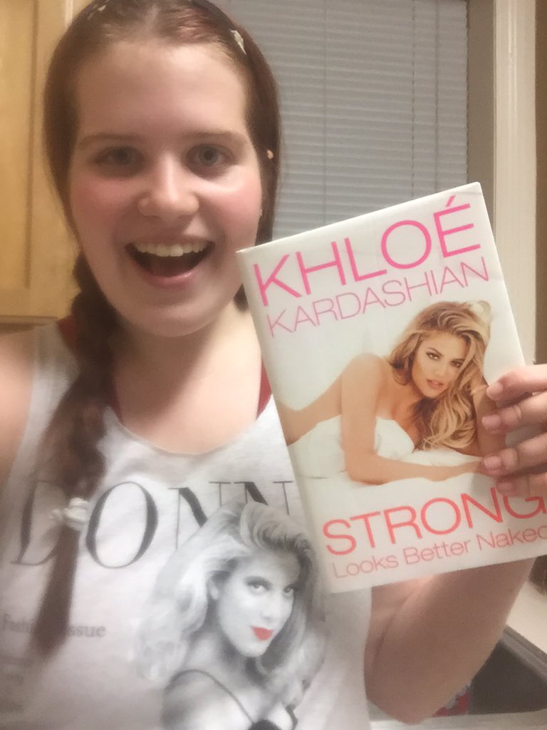 RT @sarahhearon: Nothing says selfie like your Donna Martin tank & Khloe Kardashian book arriving @Tori_Spelling @khloekardashian ❤️ https:…