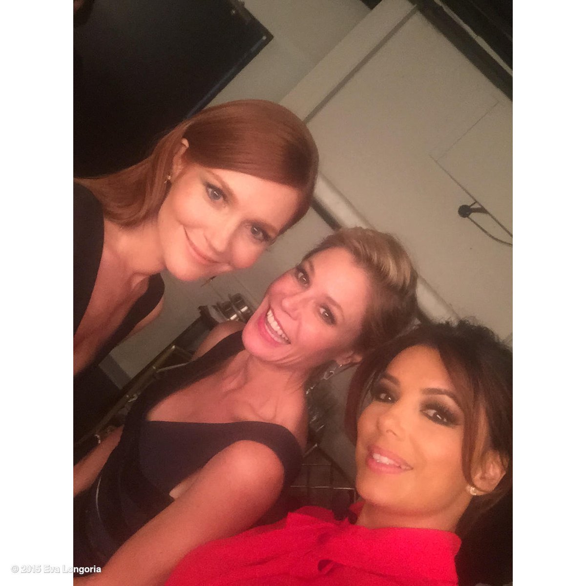 Girls night out! @juliebowen and @darbysofficial Don't be jealous @kerrywashington ! #ModernFamily #Scandal https://t.co/NcExdO7j6N