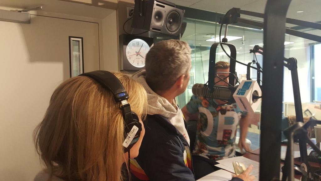 RT @carlyjsteel: Love it when @Andy crashes @DirtyPopLive @LanceBass @PopTV @LionsgateTV #JetToTheSet https://t.co/AByReEnKSg