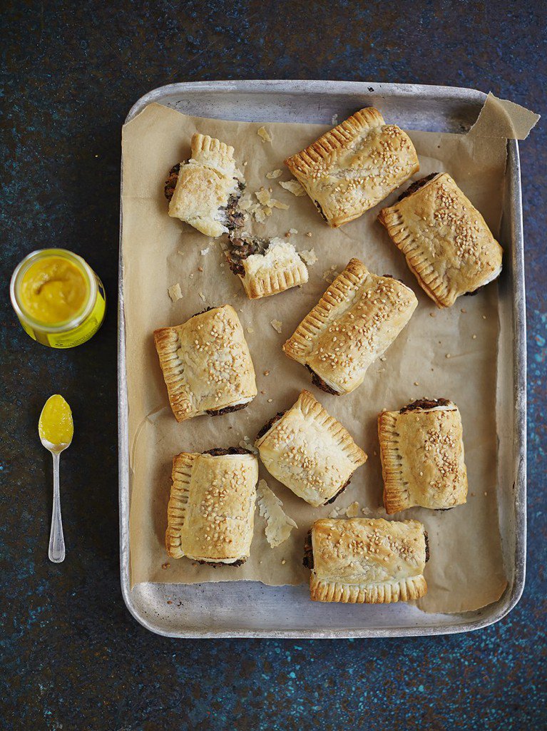 #recipeoftheday #vegan mushroom rolls. herby mushroom filling with golden puff pastry! https://t.co/ykfv7ixafn https://t.co/sr8v0KyDHj