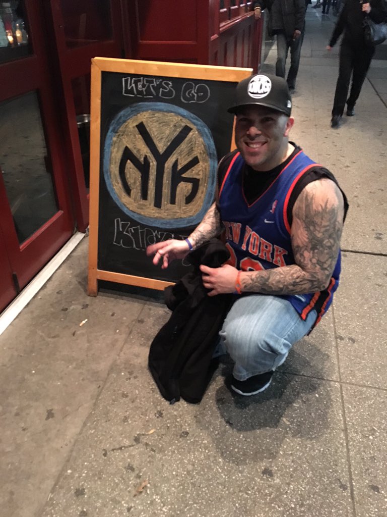 RT @knicksupdate: I'm live from the Garden. Kind of happy to be here. Thanks @jerryferrara for the league so I could get the tickets. https…
