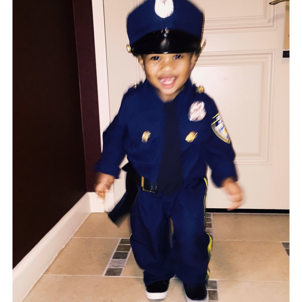 Welp,This Is As Clear As It Gets
#OfficerFuture On His Normal Mission To Make People Laugh & Smile #HappyHalloween https://t.co/grML3sDzbL