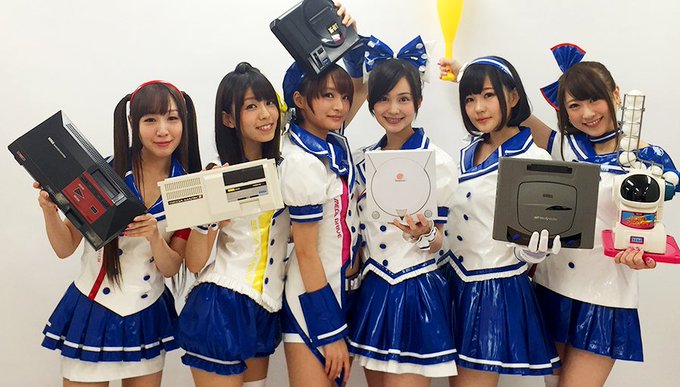 11月12日(木)発売「週刊ファミ通」にてセガ・ハード・ガールズのグラビアが掲載(^o^)★それぞれのハードを持った、セ 11月12日(木)発売「週刊ファミ通」にてセガ・ハード・ガールズのグラビアが掲載(^o^)★それぞれのハードを持った、セ