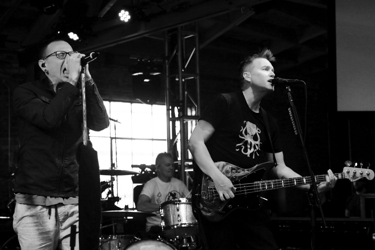 RT @markhoppus: Adrian and I soundchecking with Linkin Park for @MusicForRelief.  Picture photo by @robertnoise https://t.co/mfcZVpYFrh