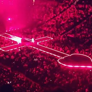 Thank you Stockholm! Tonight's show was difficult but there was so much love in... https://t.co/sjtf7mcAFd https://t.co/CJsSUxPARZ