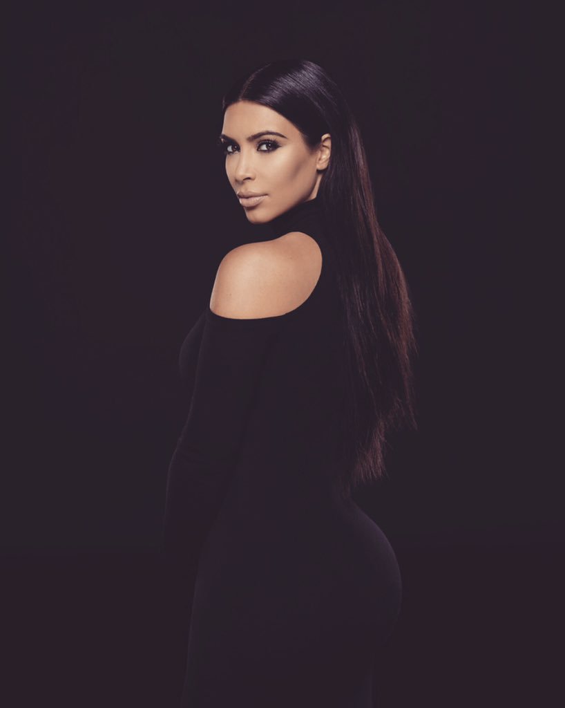 This is my promo pic for Season 11 of Keeping Up With the Kardashians! (I was 5 months pregnant here) @KUWTK https://t.co/gX4x8rb15x