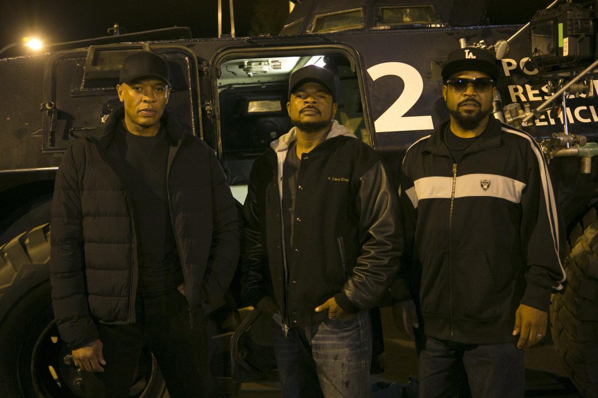 Me, @drdre ​ and @FGaryGray next to the Batterram #StraightOuttaCompton https://t.co/X8aNy8LM5C