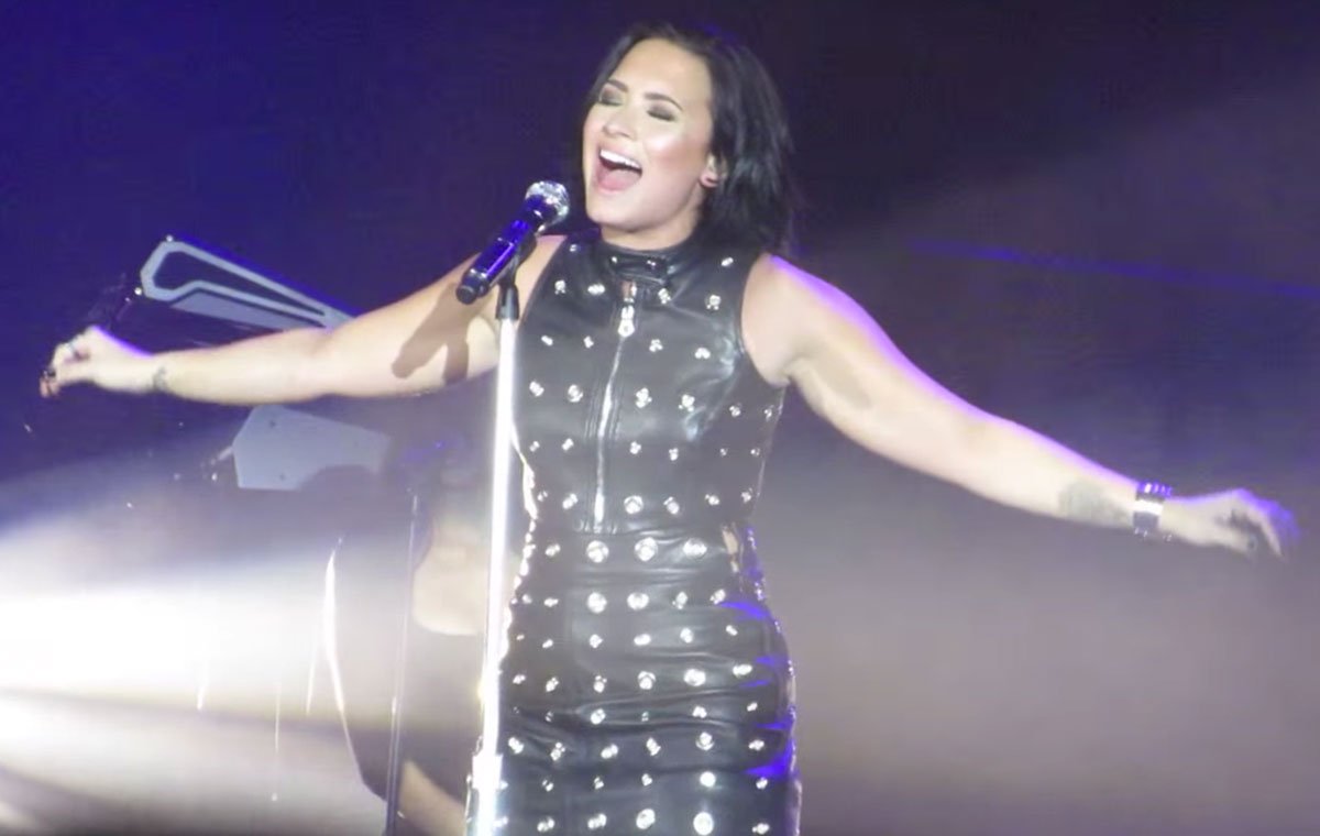 RT @TheAMAs: You definitely want to see @ddlovato absolutely SLAY a cover of @Adele's 