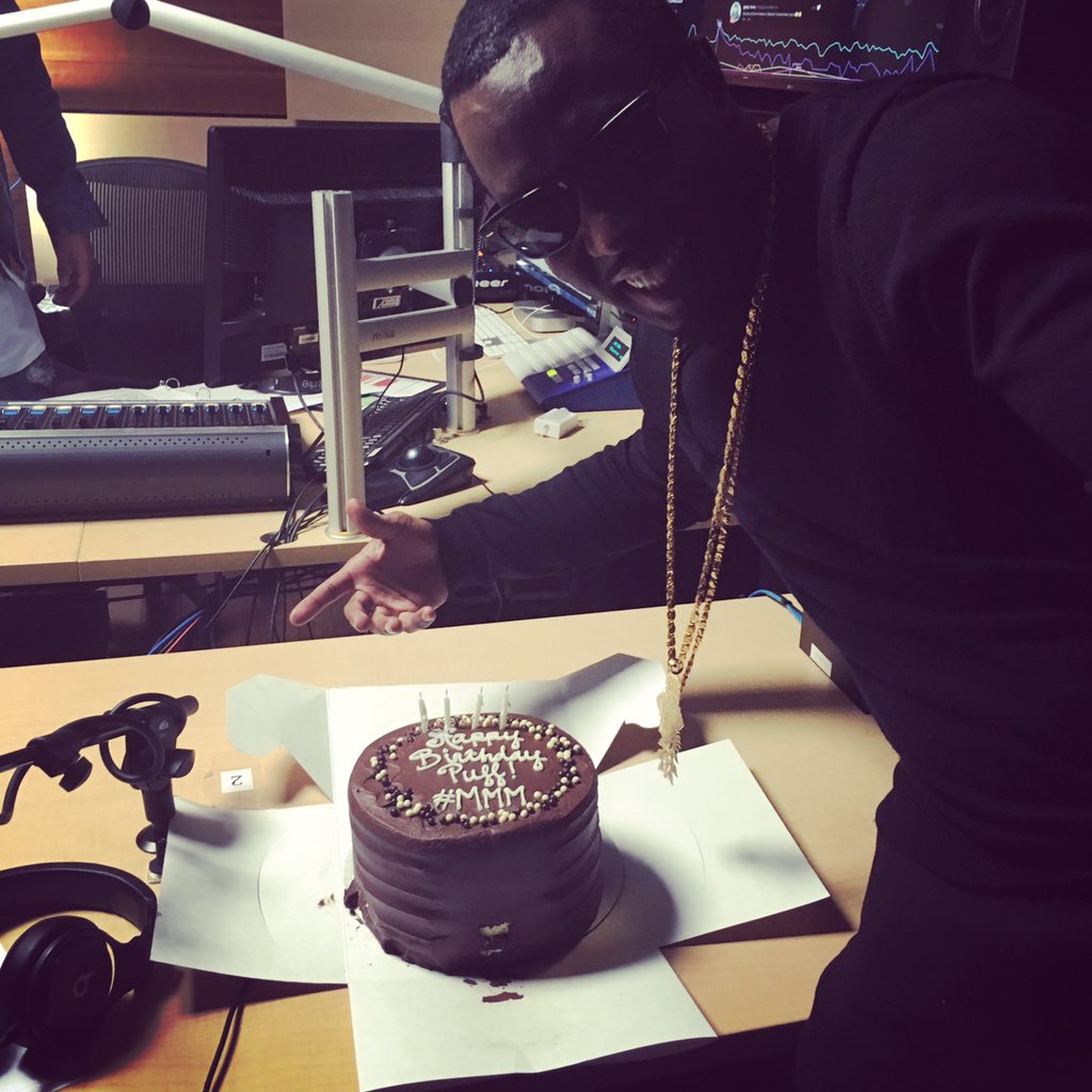 RT @Epic_Records: .@AppleMusic came through with the bday cake for @iamdiddy! #MMM #HappyBirthdayPuffDaddy https://t.co/GVgcfh6spF