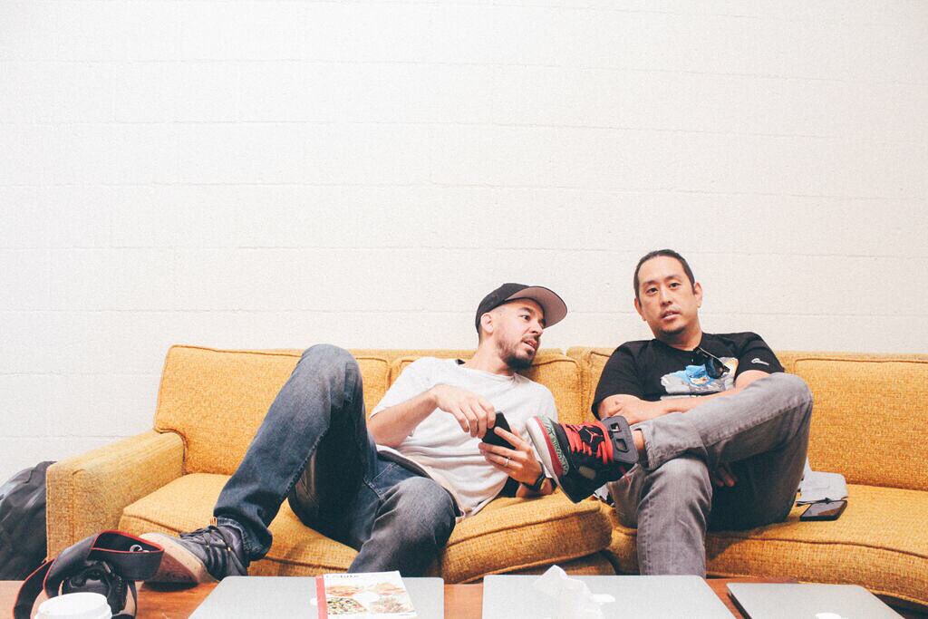 .@mikeshinoda and @joehahnLP in LA during the #XVLP photoshoot. https://t.co/yDccQbkWr9 https://t.co/YR0SY6llOg