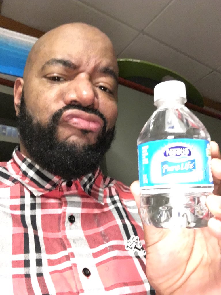 RT @MrEdLover: @ashanti says drink more water!#DrinkUpAshanti https://t.co/pL9UJtEoX4 >Ayeeeeee lookin good Ed! ❤️❤️❤️???????????? #DrinkUpAshanti