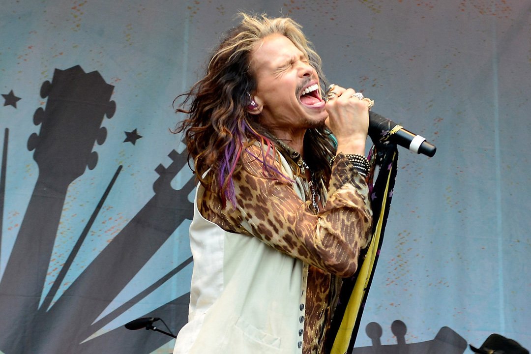 RT @UltClassicRock: Steven Tyler is hinting at something big for next week. Details here: https://t.co/fFlN6Q4nj8 https://t.co/3qkOh2EspE