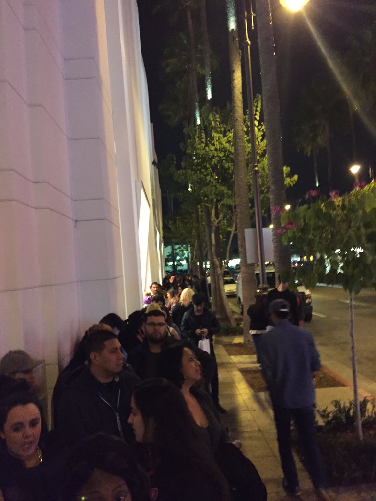 RT @WeLive4Khloe: We're all waiting for you @khloekardashian !!!!! I'm front of the line!! https://t.co/Z6uyCo8Uyu