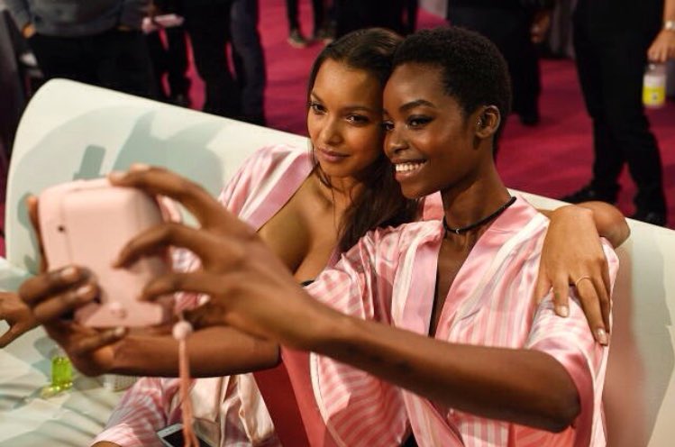 RT @IamMariaBorges: BACKSTAGE FUN w. @Lalaribeiro16 ???????????????????????? we're excited for the show! @VictoriasSecret https://t.co/uFbPoWtROG