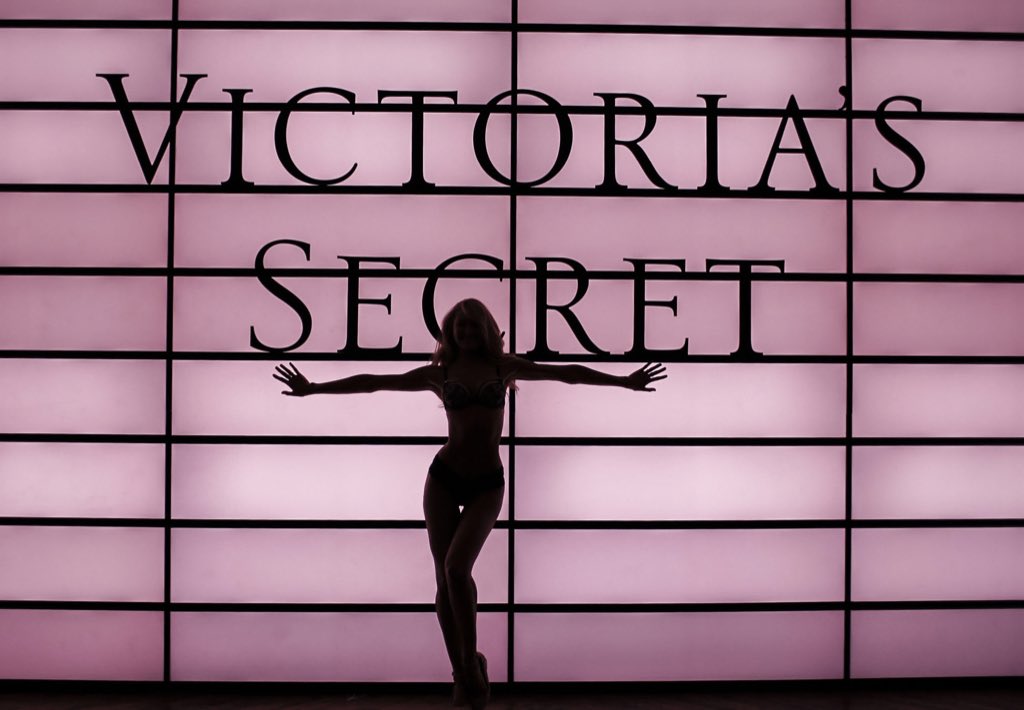 Almost showtime! @angelcandice is ready. ???????? #VSFashionShow https://t.co/b4YiPhqEUs