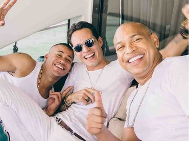 RT @Tropibogota: .@MarcAnthony y @GdZOficial
en un nuevo tema
¿De qué se trata?
-->https://t.co/q7kuwS0E3q https://t.co/g1rnhxvkWy