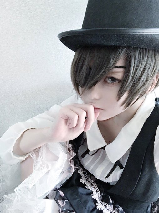 シエルくん?男の子?レベルで全く黒執事の知識ないけど、シエル風メイクです`・ω・自分の中の想像上でのシエルくんなので、キ シエルくん?男の子?レベルで全く黒執事の知識ないけど、シエル風メイクです`・ω・自分の中の想像上でのシエルくんなので、キ