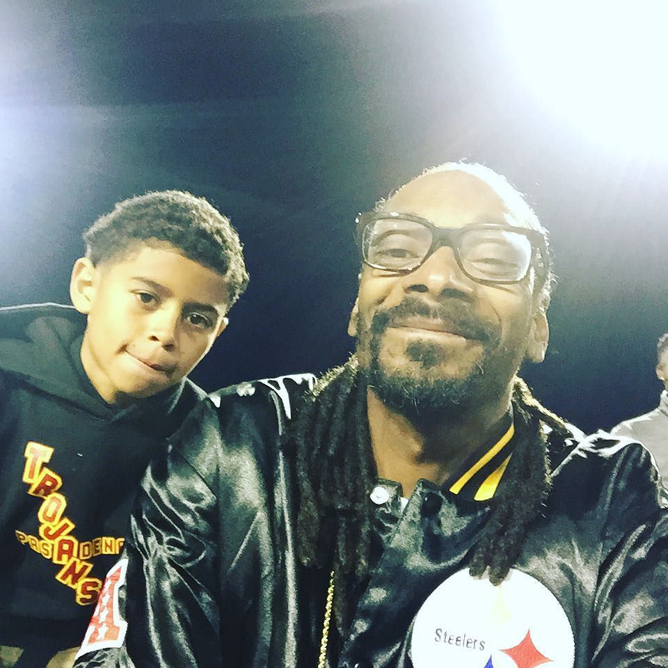 Snoop love the kids n the kids love snoop ????????????✨???????????? https://t.co/LyB8RR7ugE https://t.co/peRHmMkvOG
