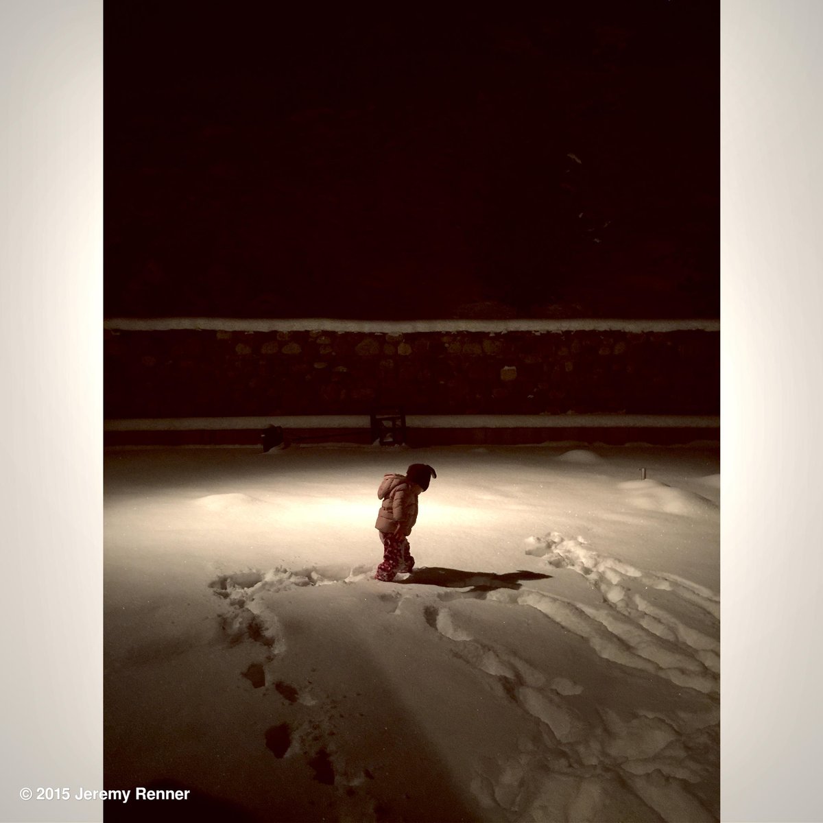 My snow angel finally meets the snow!! #daddy #anotherfirst #snowman #tahoe #love #bundleup https://t.co/fRkb3bEcAV