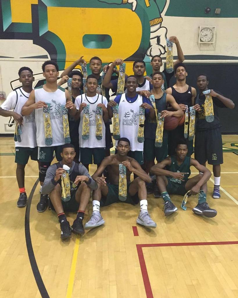 Poly high basketball. Lb socks. ✌????️✨???? https://t.co/TtL5eBGSdI https://t.co/SkJm5tzCwQ