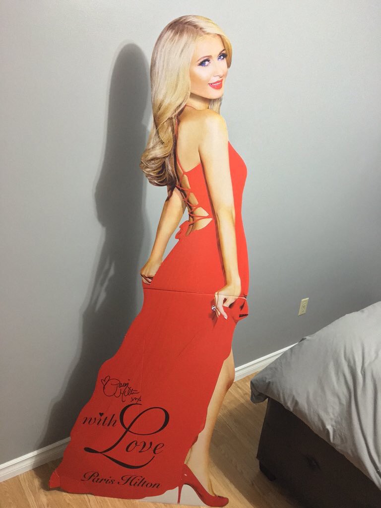 RT @KevvinCoombs: Love this signed #WithLove @ParisHilton cutout I won @Sears! Get this holiday fragrance now- https://t.co/9kwGFhsOi8 http…
