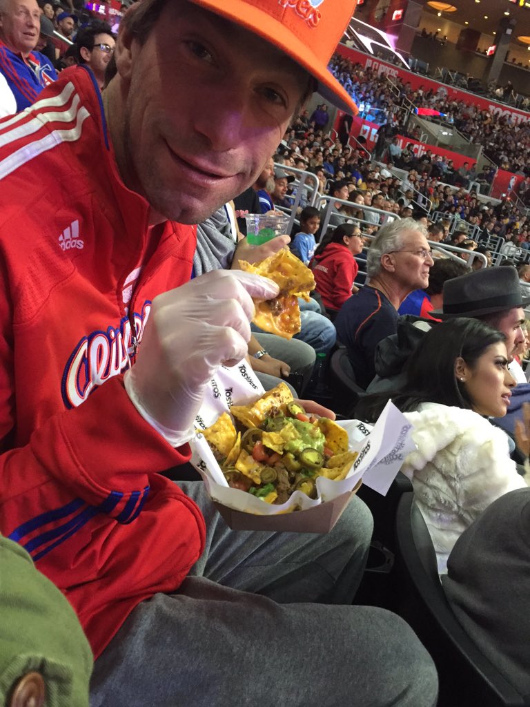 The man who created the idea for nacho gloves. @CharlieOconnel #brilliant #clippersvswarriors https://t.co/cettZ3A9kc