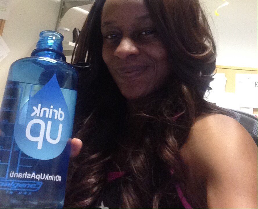 RT @msslimgdy: Let's not forget & get on board with @ashanti Use the hashtag #DrinkUpAshanti #livehealthy #drinkwater https://t.co/6yOFJe80…