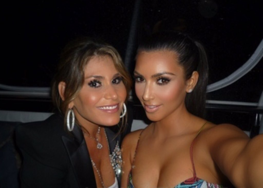 Happy Birthday to one of the most generous & down to earth women I know! @lorenridinger I miss you & love you! https://t.co/ZlDHkuChvX