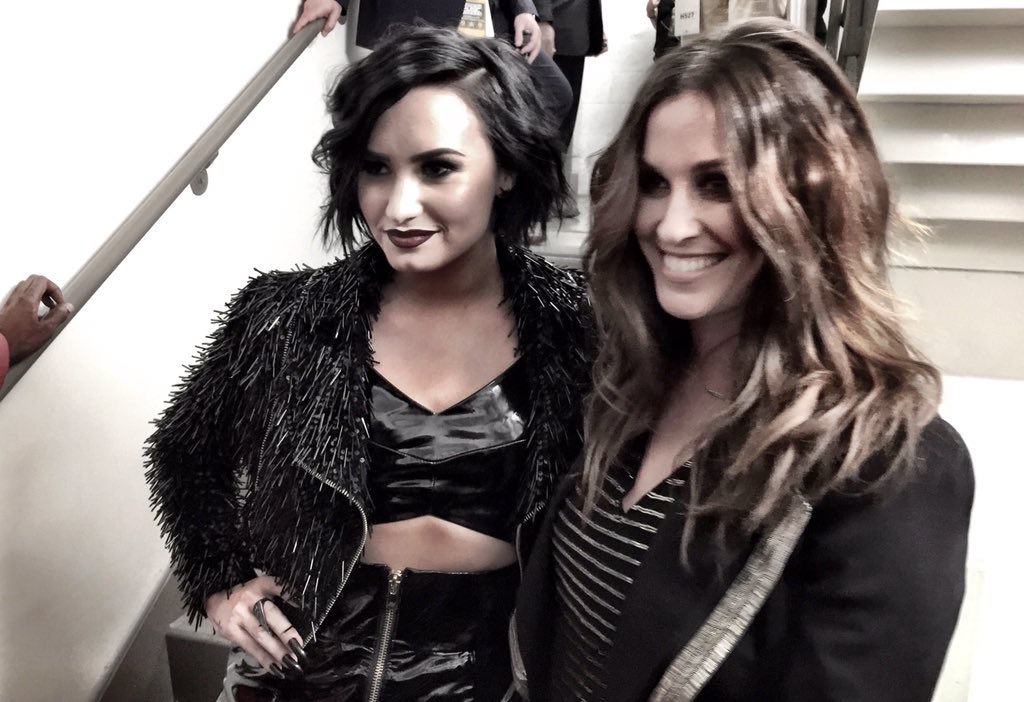 so much fun performing with @ddlovato at the #AMAs! #JLPMoment https://t.co/4NzBPYt0zz