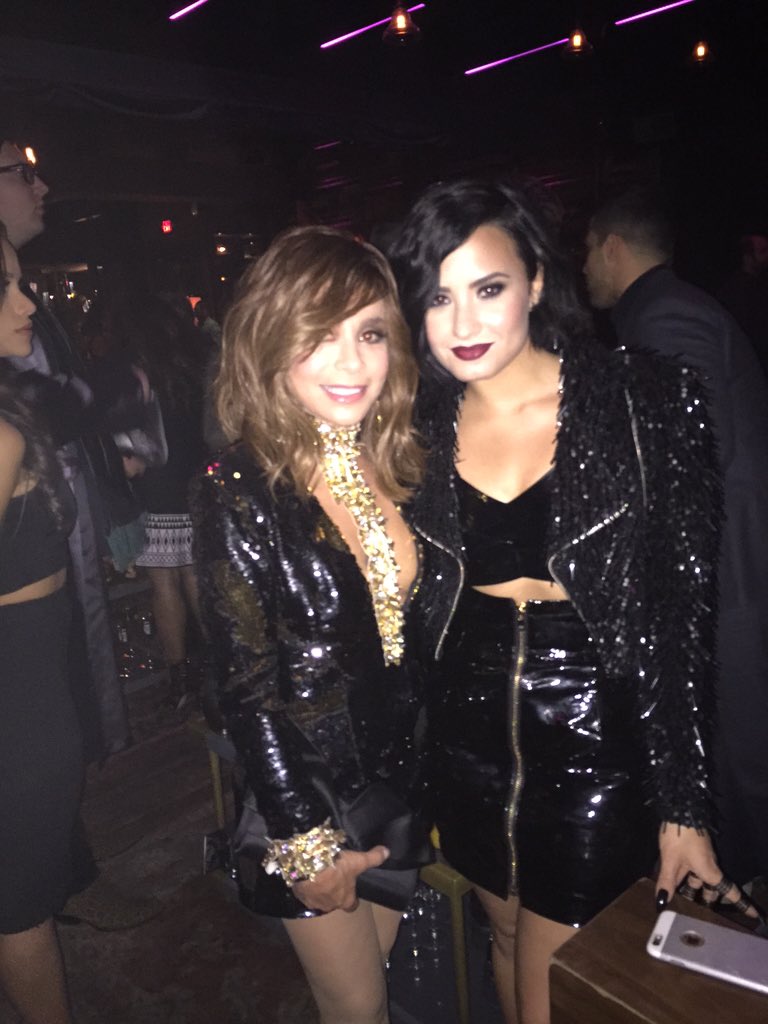 RT @PaulaAbdul: Got a pic w/ @ddlovato at @JLo #AMAs after party. So much fun! @TheAMAs #PaulaAbdul #demilovato https://t.co/VpwhZhXe1M