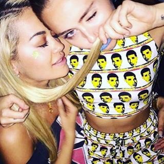 Happy birthday to this dope ass ladies who biatch!! I lovezzzz youuuuuzzzz @MileyCyrus ❤️❤️❤️❤️????????????????????????????????????????????????❌❌❌❌❌❌❌❌???? https://t.co/1zAHtOJBMh