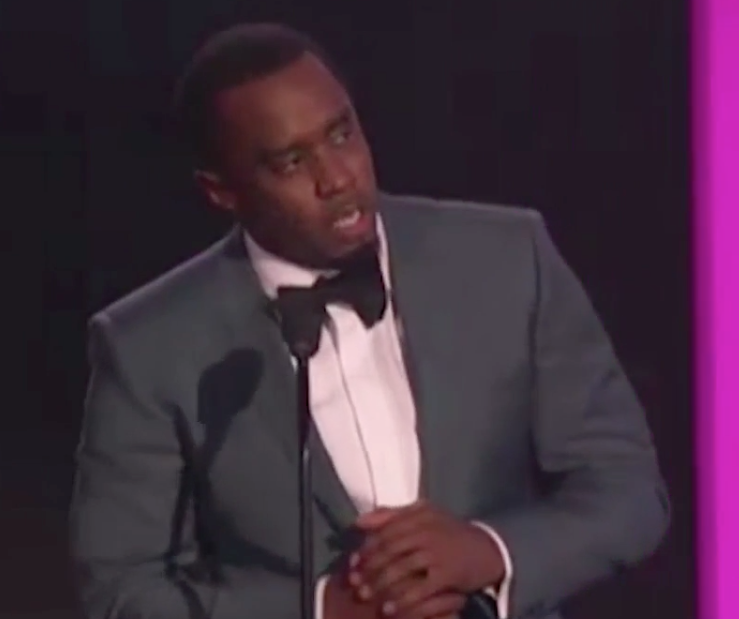 RT @RevoltTV: . @iamdiddy presents an award at the #AMAs2015 : https://t.co/ogHHIYCNd7 https://t.co/x4cpD9Rc6q