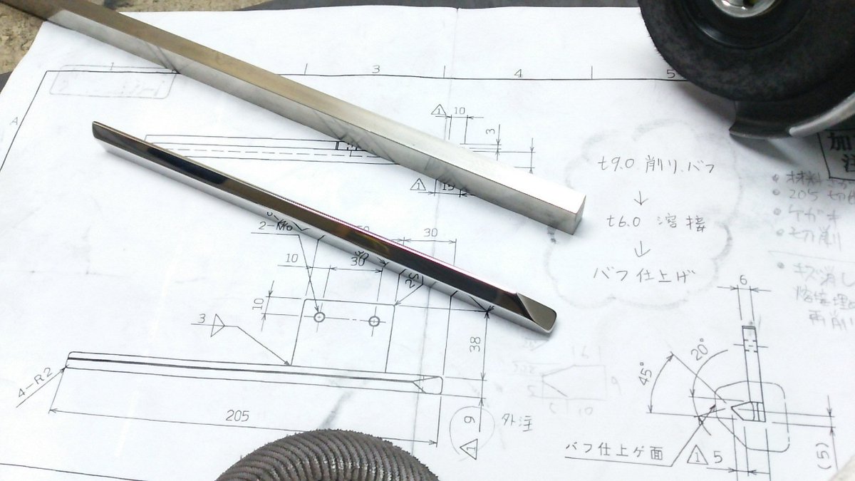 だがしかし、丸ハゲになったフェルトバフは確信していた。己が磨き上げた機械部品達は、今日も何かを産み出していると。 だがしかし、丸ハゲになったフェルトバフは確信していた。己が磨き上げた機械部品達は、今日も何かを産み出していると。