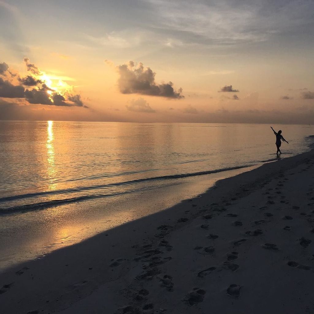 #Maldives #sunset #nofilter #fly #befree #letgo #Godsbeauty #Godsgrace https://t.co/KEjNdZggay https://t.co/ZONTSnff7T